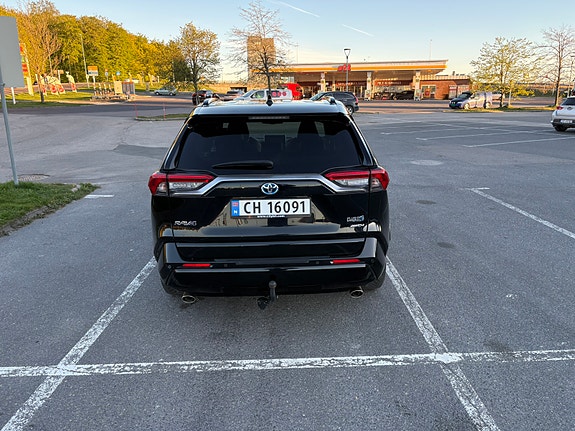 Toyota RAV4 4 of 14
