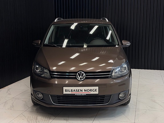 Volkswagen Touran 2 of 5