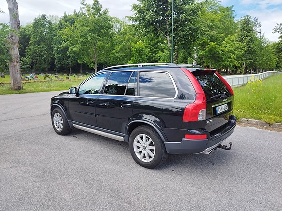 Volvo XC90 2 of 5