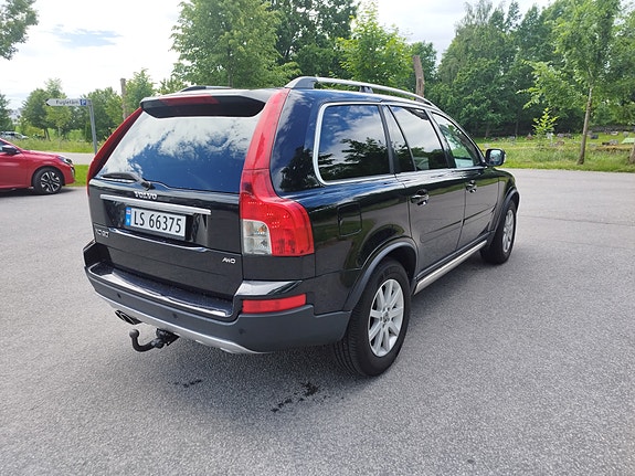 Volvo XC90 4 of 5