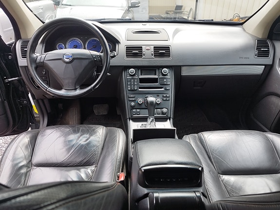 Volvo XC90 10 of 12