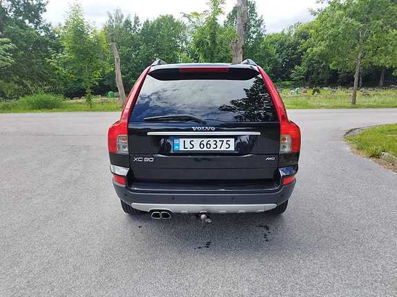 Volvo XC90 3 of 5