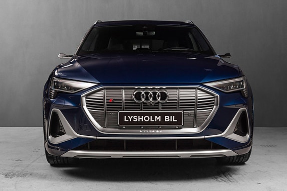 Audi e-tron S 4 of 5