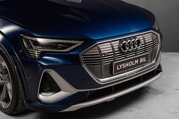 Audi e-tron S 3 of 5
