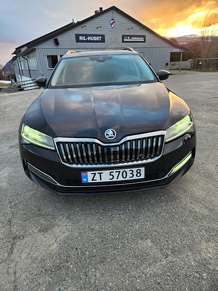 Skoda Superb 2 of 5