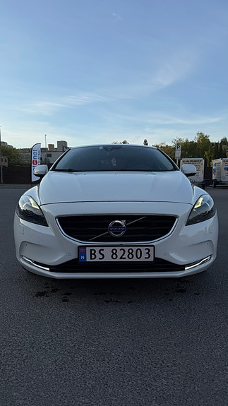 Volvo V40 3 of 5