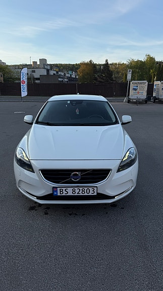 Volvo V40 2 of 5