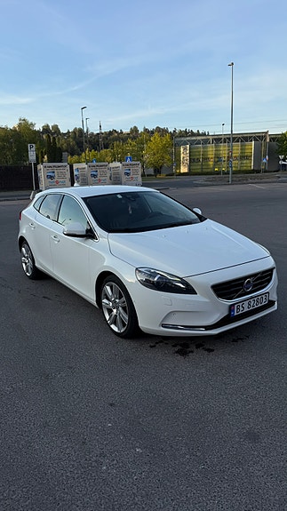 Volvo V40 4 of 5