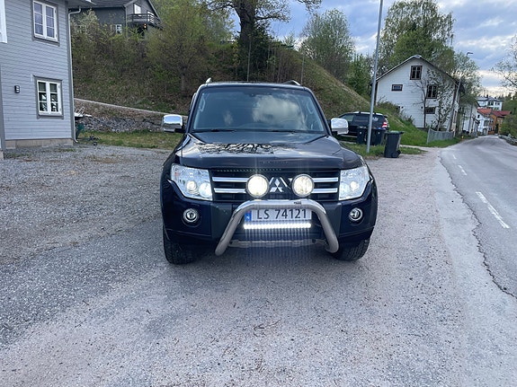 Mitsubishi Pajero 10 of 26