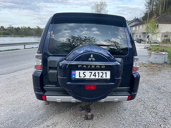 Mitsubishi Pajero 6 of 26