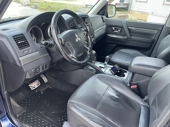 Mitsubishi Pajero 11 of 26