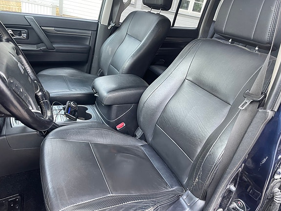 Mitsubishi Pajero 15 of 26