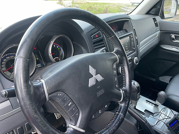 Mitsubishi Pajero 17 of 26