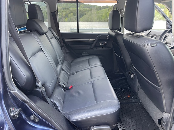 Mitsubishi Pajero 14 of 26