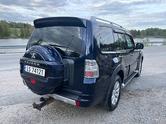 Mitsubishi Pajero 7 of 26