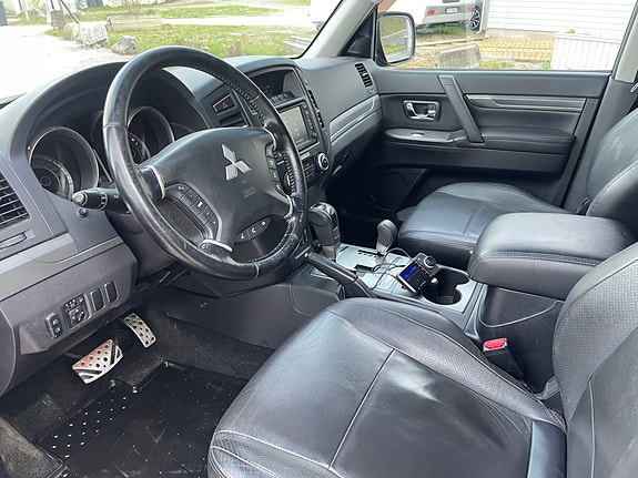 Mitsubishi Pajero 16 of 26