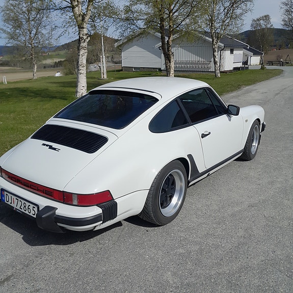 Porsche 911 4 of 11