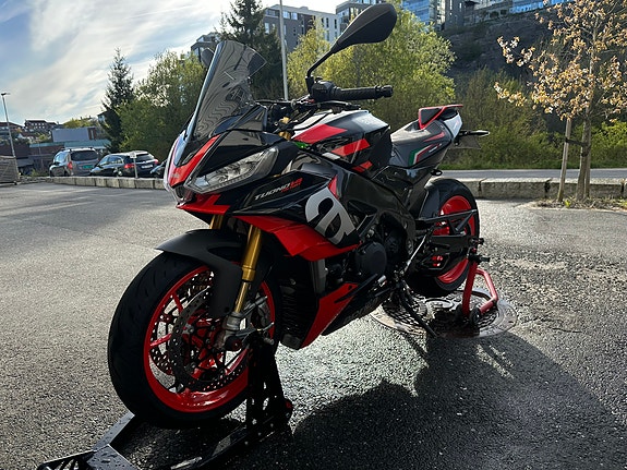Aprilia Tuono V4 Factory 2 of 5