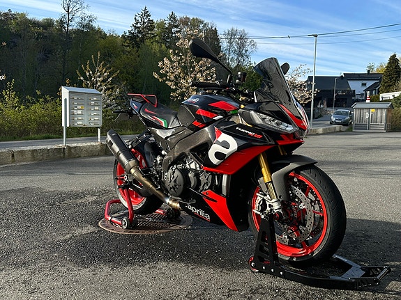 Aprilia Tuono V4 Factory 4 of 5