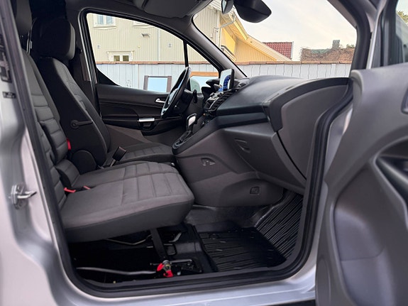 Ford Transit Connect 24 of 29