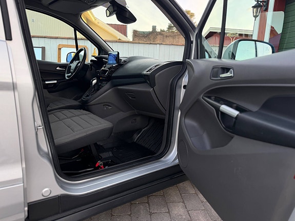 Ford Transit Connect 22 of 29