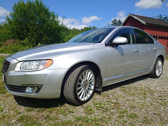 Volvo S80 2 of 5