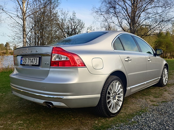 Volvo S80 4 of 5