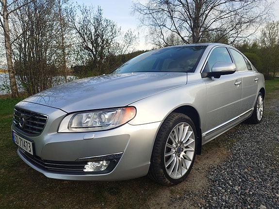 Volvo S80 3 of 5