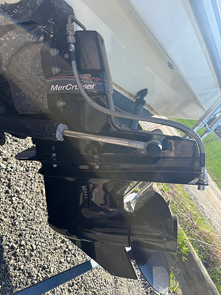 24 fot Sea Ray til salgs, ny motor og drev 3 of 5
