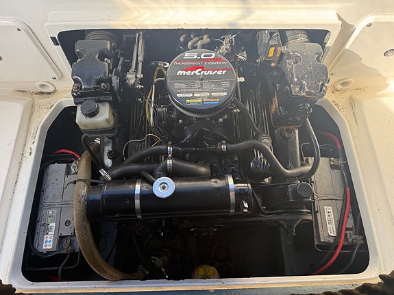24 fot Sea Ray til salgs, ny motor og drev 6 of 15