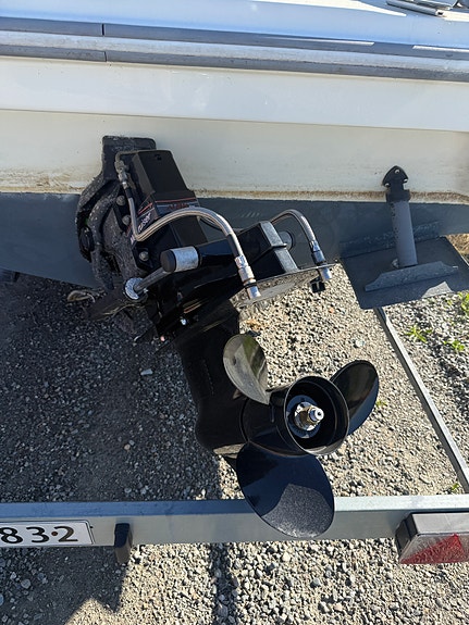 24 fot Sea Ray til salgs, ny motor og drev 9 of 15
