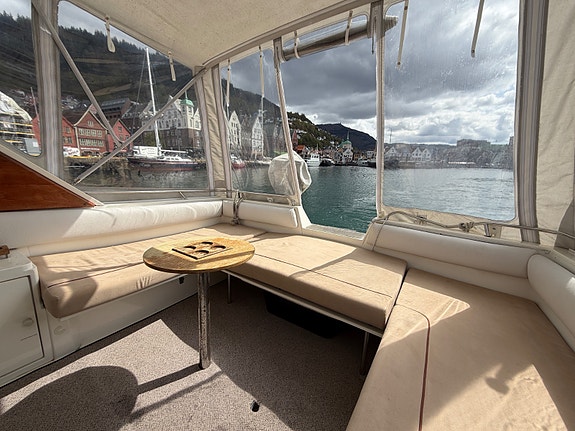 Fairline Targa 33 2 x Volvo Penta D4 225 fra 2017 - 165 gangtimer. Baugtrøster 12 of 30