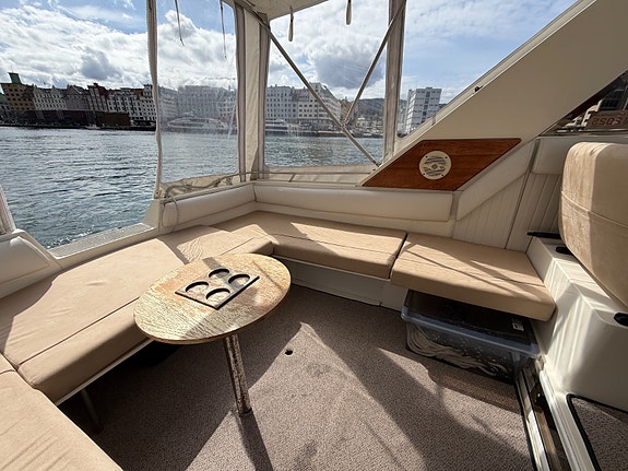 Fairline Targa 33 2 x Volvo Penta D4 225 fra 2017 - 165 gangtimer. Baugtrøster 13 of 30