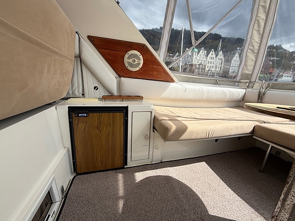 Fairline Targa 33 2 x Volvo Penta D4 225 fra 2017 - 165 gangtimer. Baugtrøster 14 of 30