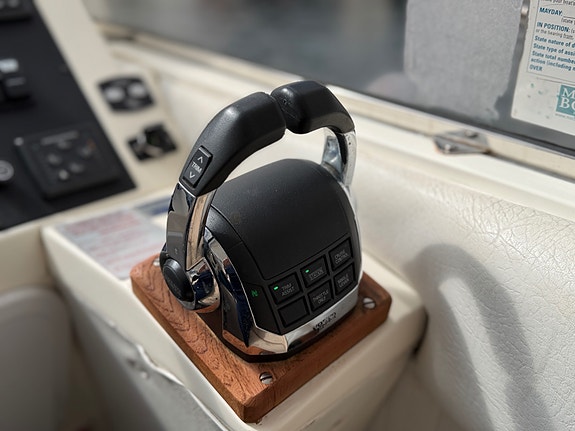 Fairline Targa 33 2 x Volvo Penta D4 225 fra 2017 - 165 gangtimer. Baugtrøster 21 of 30