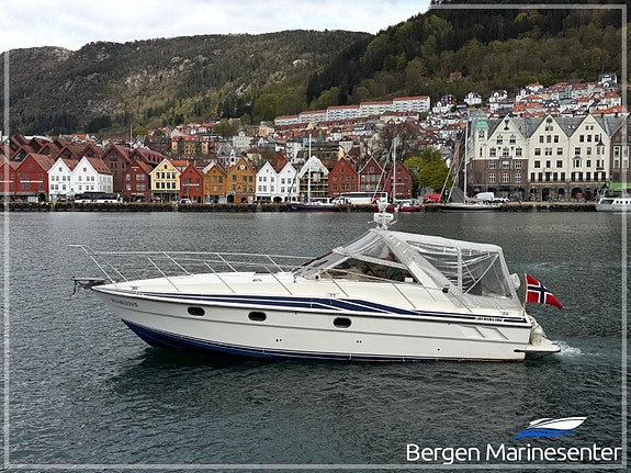 Fairline Targa 33 2 x Volvo Penta D4 225 fra 2017 - 165 gangtimer. Baugtrøster