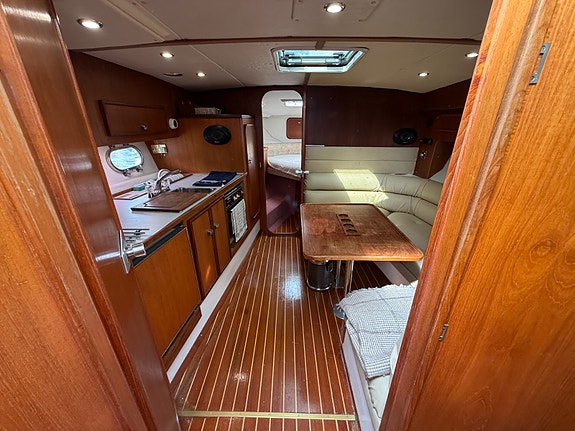 Fairline Targa 33 2 x Volvo Penta D4 225 fra 2017 - 165 gangtimer. Baugtrøster 28 of 30