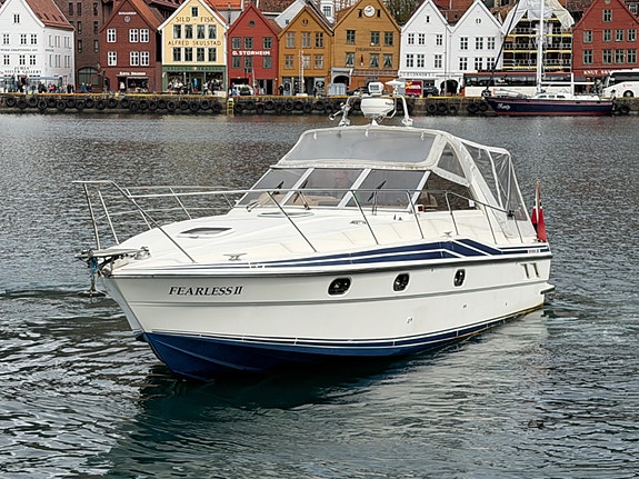 Fairline Targa 33 2 x Volvo Penta D4 225 fra 2017 - 165 gangtimer. Baugtrøster 7 of 30