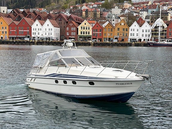 Fairline Targa 33 2 x Volvo Penta D4 225 fra 2017 - 165 gangtimer. Baugtrøster 6 of 30