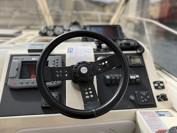 Fairline Targa 33 2 x Volvo Penta D4 225 fra 2017 - 165 gangtimer. Baugtrøster 20 of 30