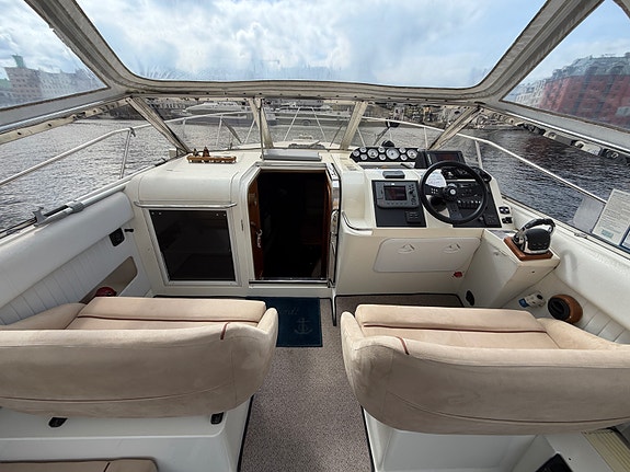 Fairline Targa 33 2 x Volvo Penta D4 225 fra 2017 - 165 gangtimer. Baugtrøster 15 of 30