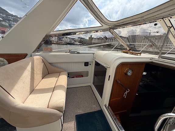Fairline Targa 33 2 x Volvo Penta D4 225 fra 2017 - 165 gangtimer. Baugtrøster 17 of 30