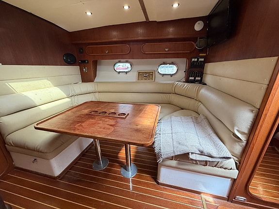 Fairline Targa 33 2 x Volvo Penta D4 225 fra 2017 - 165 gangtimer. Baugtrøster 29 of 30