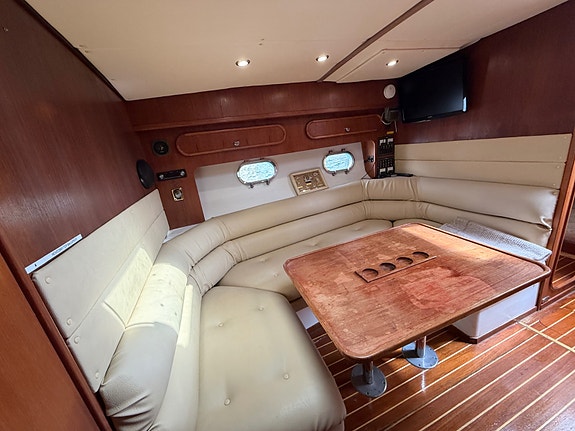 Fairline Targa 33 2 x Volvo Penta D4 225 fra 2017 - 165 gangtimer. Baugtrøster 30 of 30