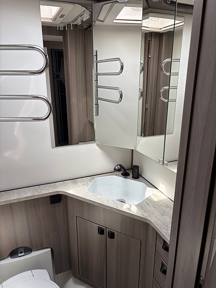 KABE ESTATE 560 GLE KS 5 of 16