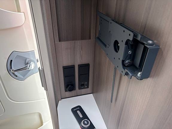 KABE ESTATE 560 GLE KS 10 of 16