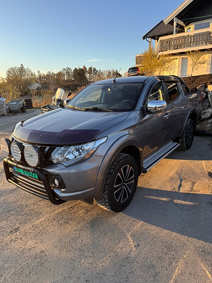 Mitsubishi L200 2 of 5