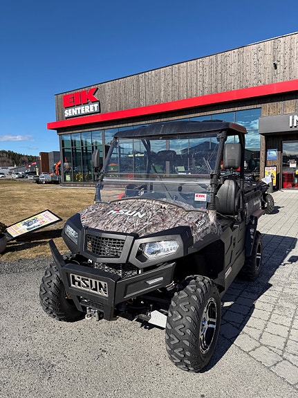 Hisun Hisun HS590 UTV med vinsj foran og frontrute.