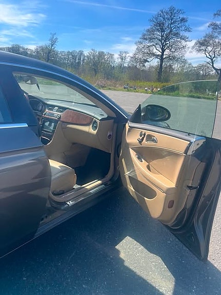 Mercedes-Benz CLS350 5 of 5