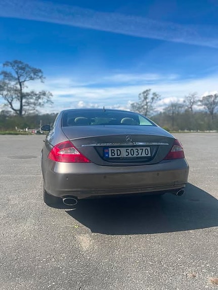 Mercedes-Benz CLS350 3 of 5